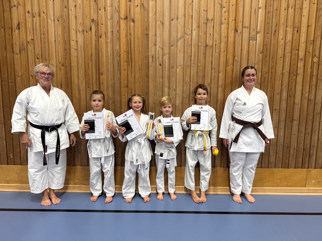 Gürtelprüfungen bei den Karate-Kids