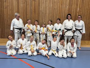 Mehr über den Artikel erfahren Gürtelprüfungen bei den Karate-Kids